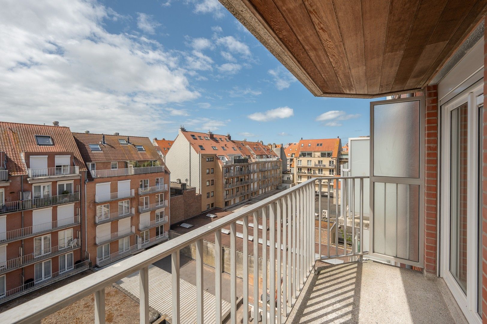 Instapklaar, volledig gerenoveerd 3 slaapkamer appartement gelegen in het centrum van Knokke. foto 15