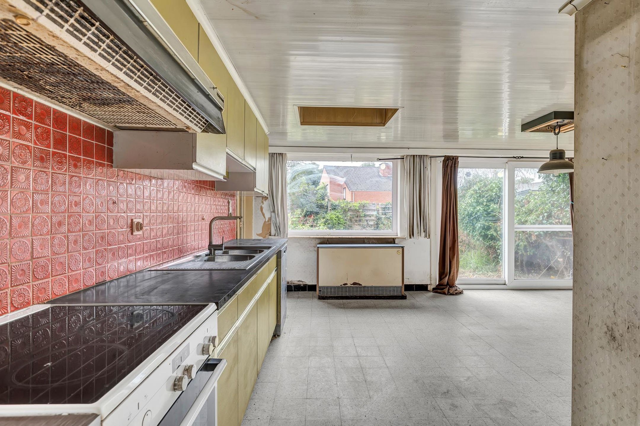Renovatiewoning met vernieuwd dak en ramen in Lochristi foto 11