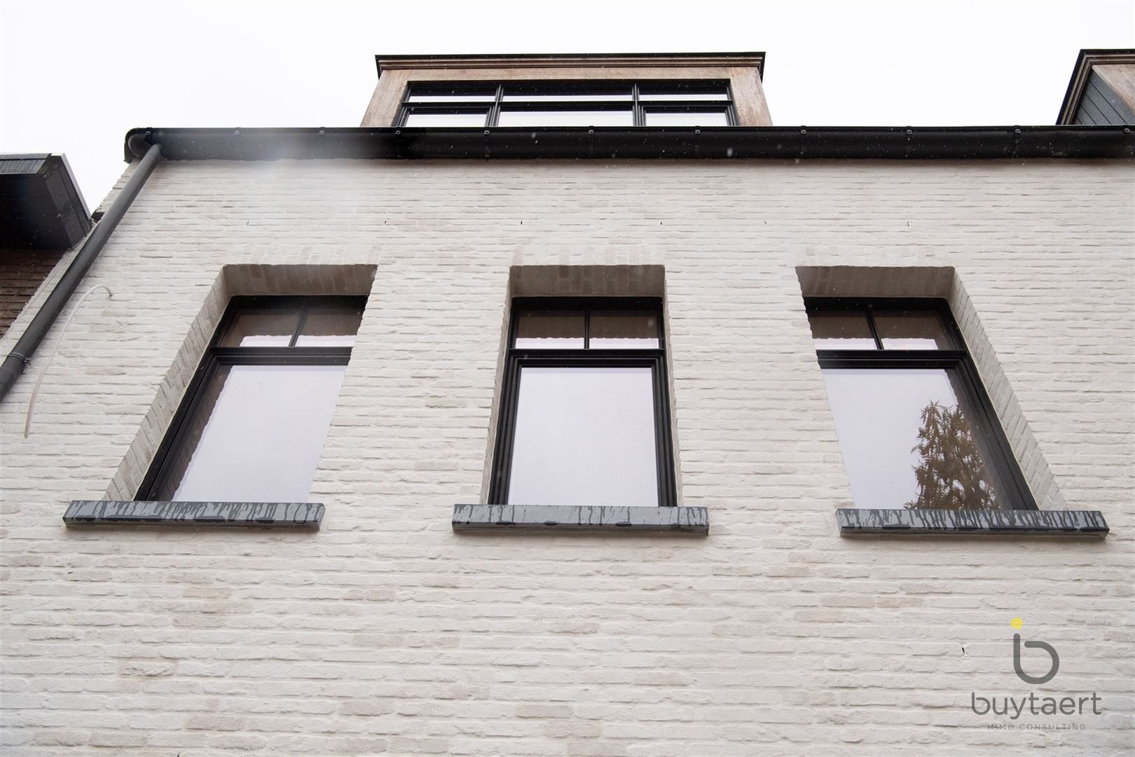 Duurzaam en stijlvolle nieuwbouw rijwoning + tuin! foto 2