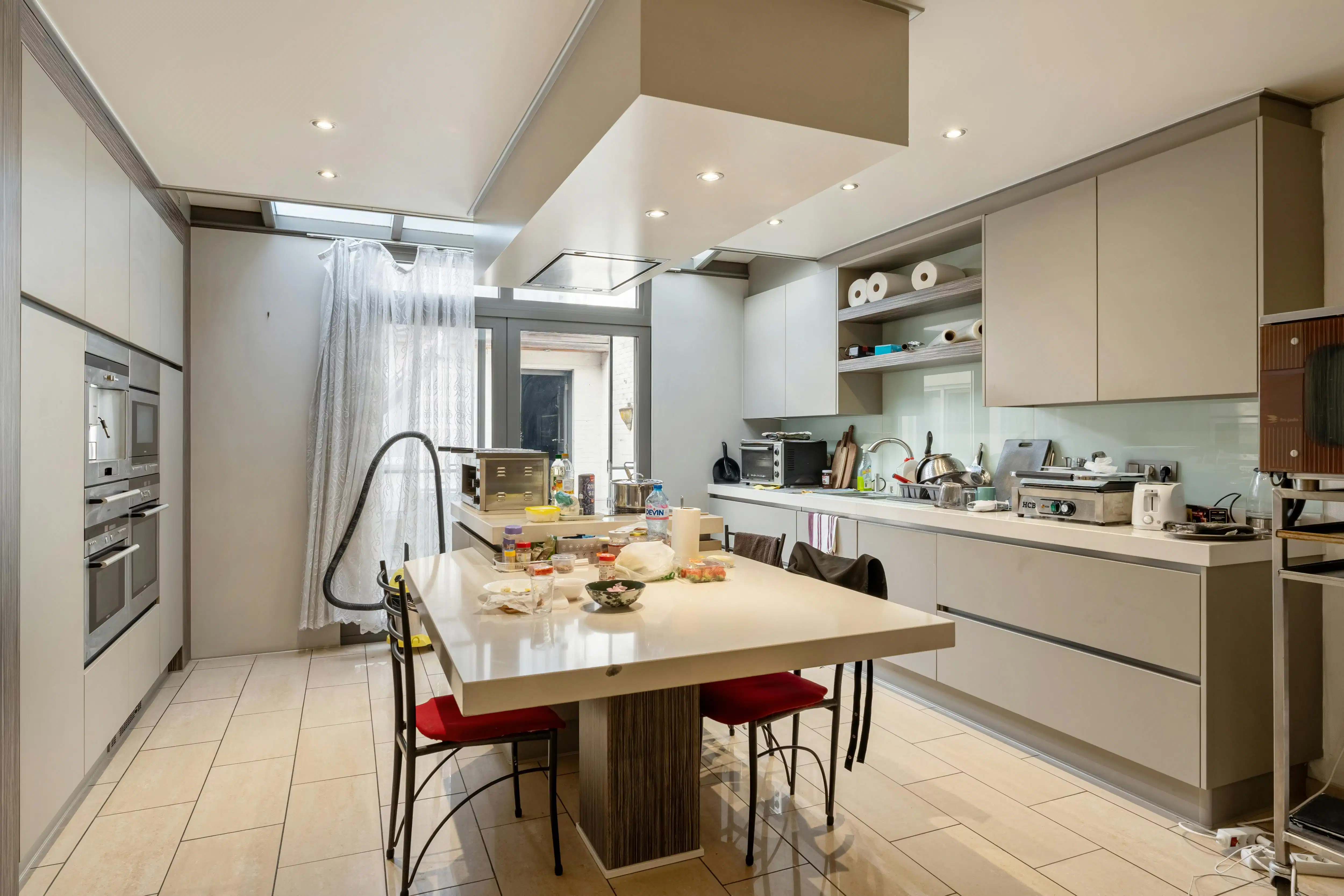 Rendabele opbrengsteigendom met handelspand, magazijn, woonst en 2 appartementen in Genk foto 22