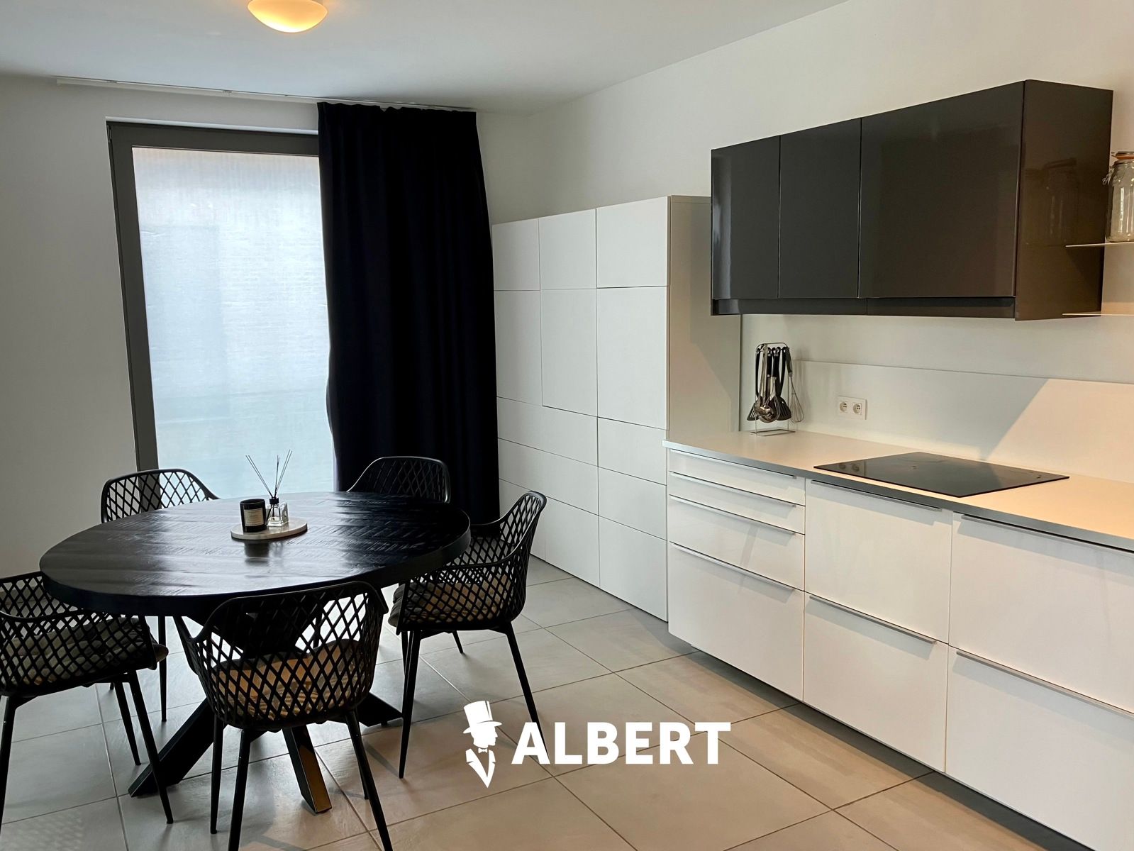 Ruim gemeubeld appartement met terras en 2 slaapkamers ! foto 8