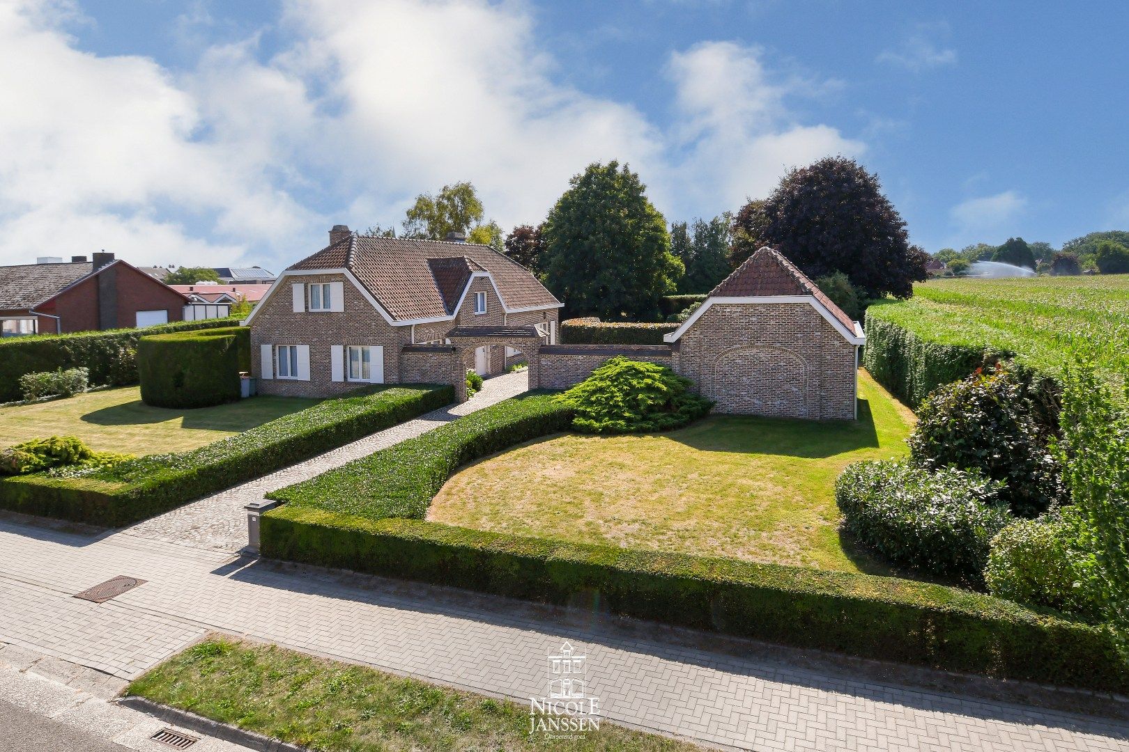 Ruime gezinswoning op een royaal perceel in een rustige omgeving  foto 24