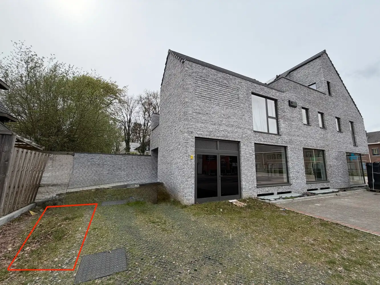 Genk, Weg Naar As 220 bus 12:  Nieuwbouw duplexappartement met 2 slaapkamers, terras, fietsenstalling en een autostaanplaats. foto 13