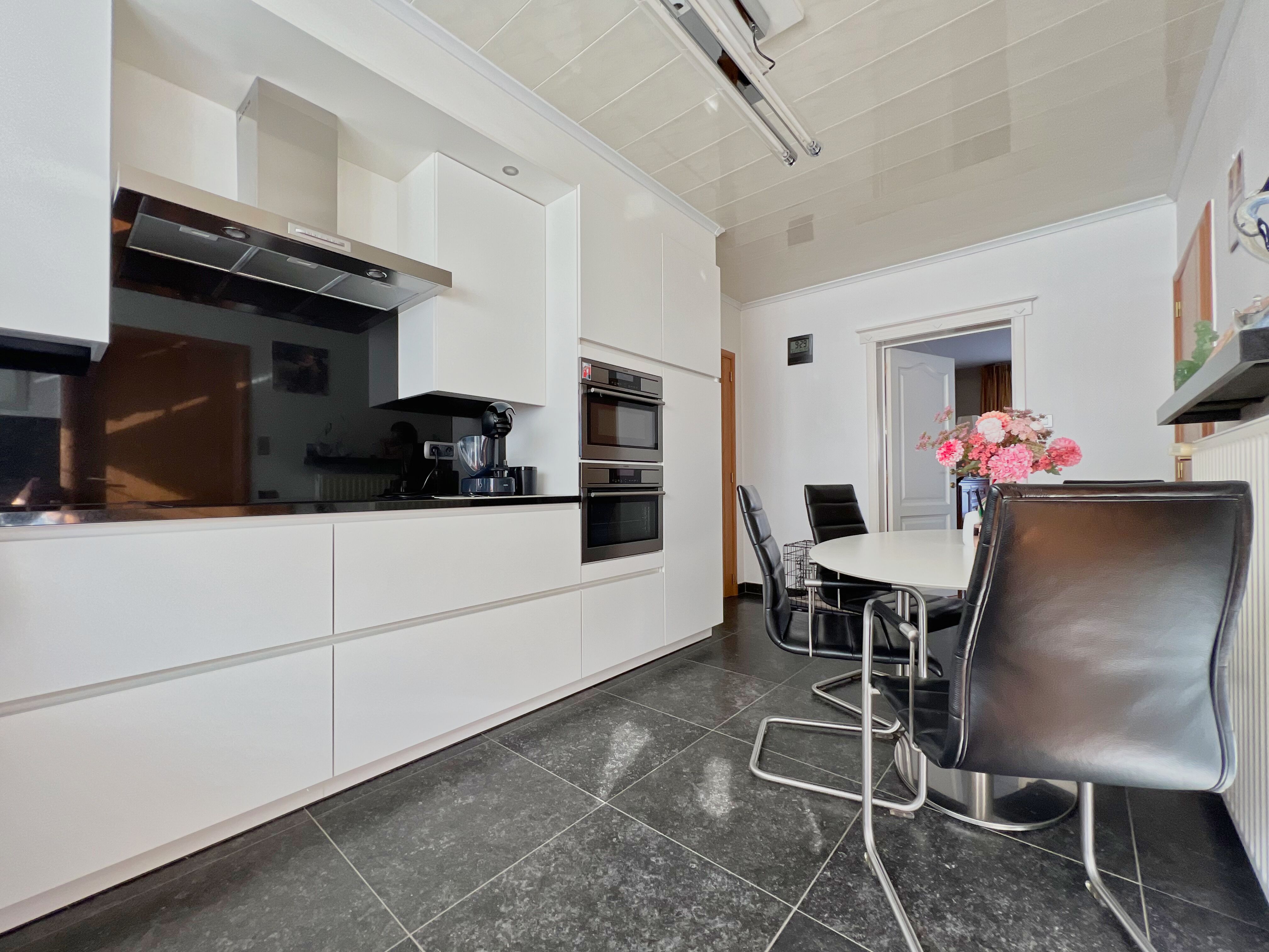 Instapklare, lichtrijke woning (4 slpks) + zonnige tuin foto 6
