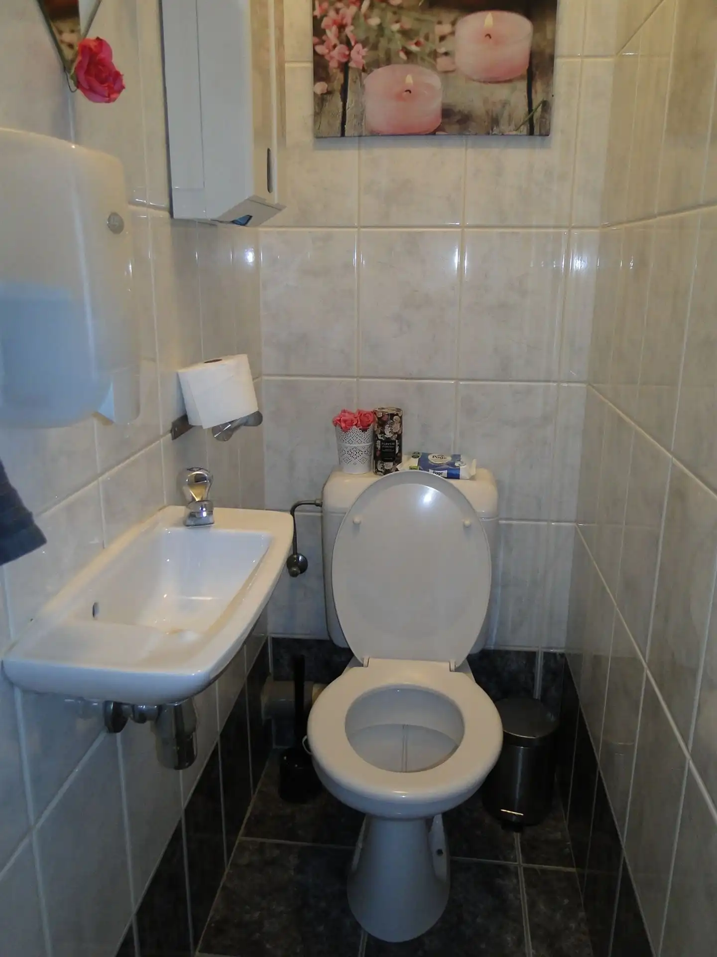 Handelsgelijkvloers met 3 autostaanplaatsen foto 7