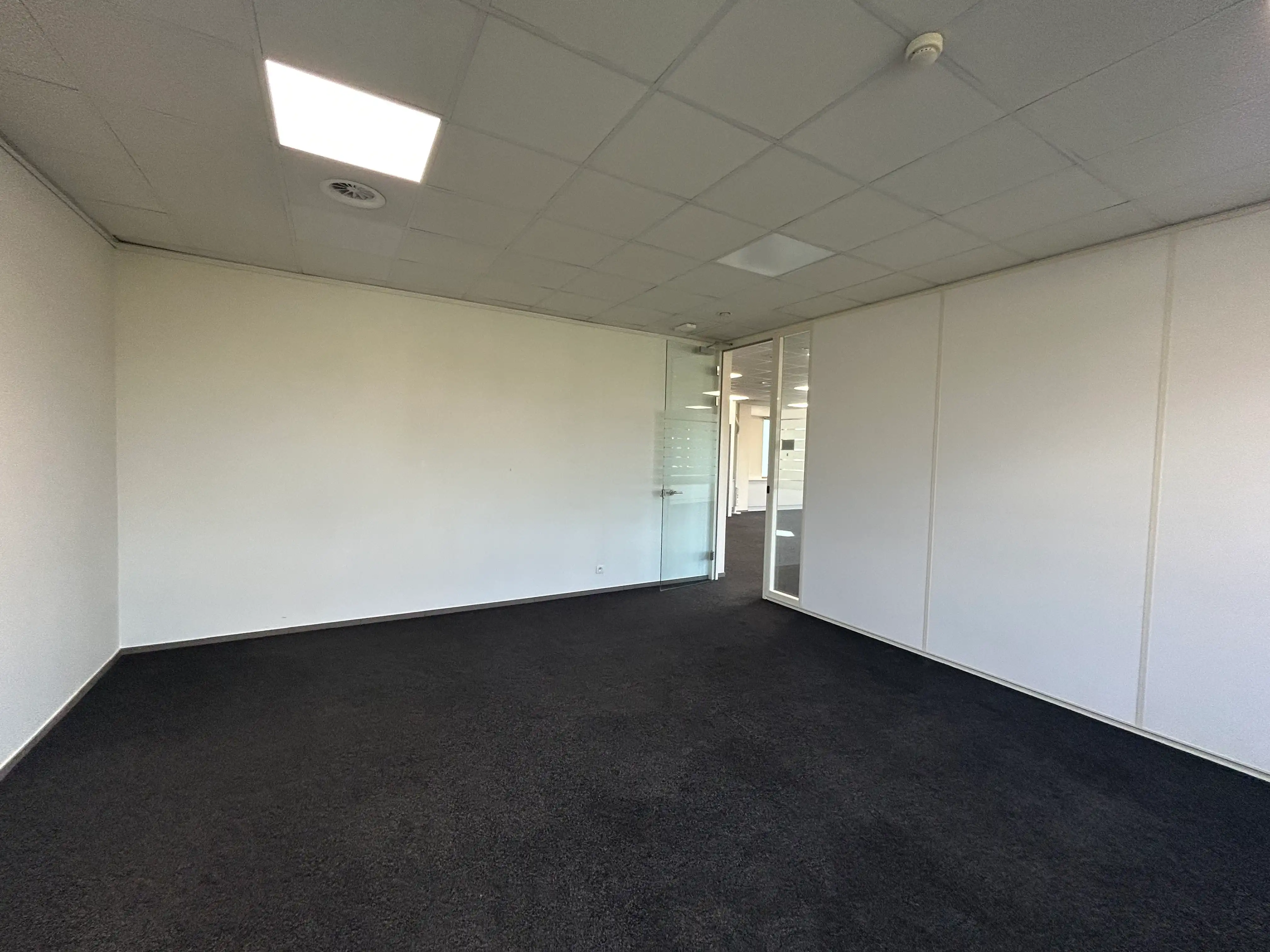 Kantoren van 294 m² te huur, vlakbij het Klaverblad foto 5