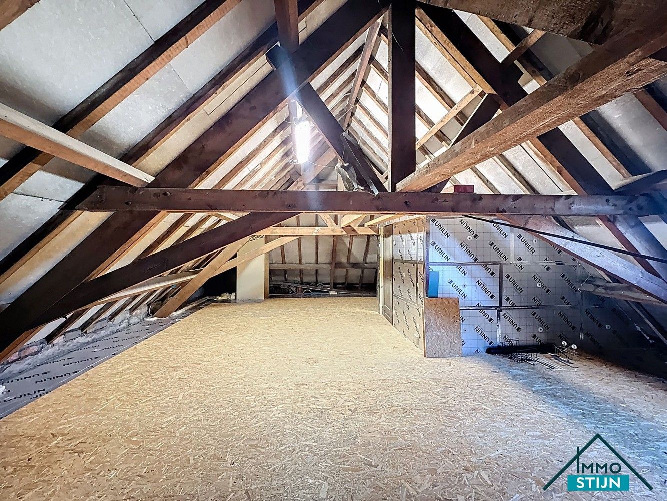 Centraal gelegen woning met garage foto 12