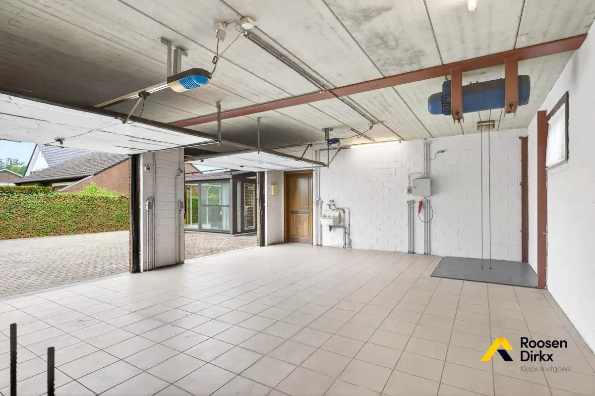 Vrijstaande en degelijke gezinswoning met 300m² bewoonbare oppervlakte en mogelijk 5 slaapkamers op perceel van 974m² foto 21