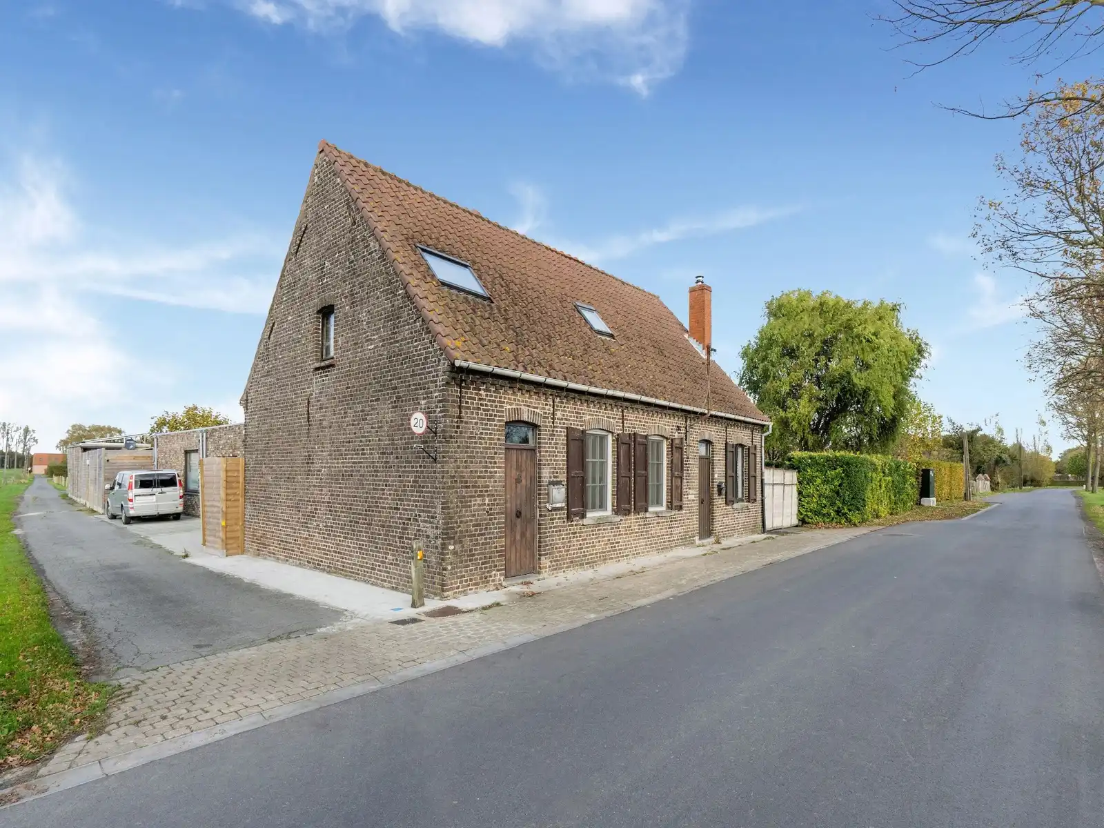 Landelijk gelegen woning met 4/5 slpks, zwembad en tuin foto {{pictureIndex}}