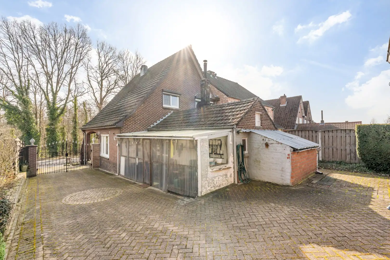 Halfvrijstaande gezinswoning met veel mogelijkheden op een perceel van 8are!  foto 29