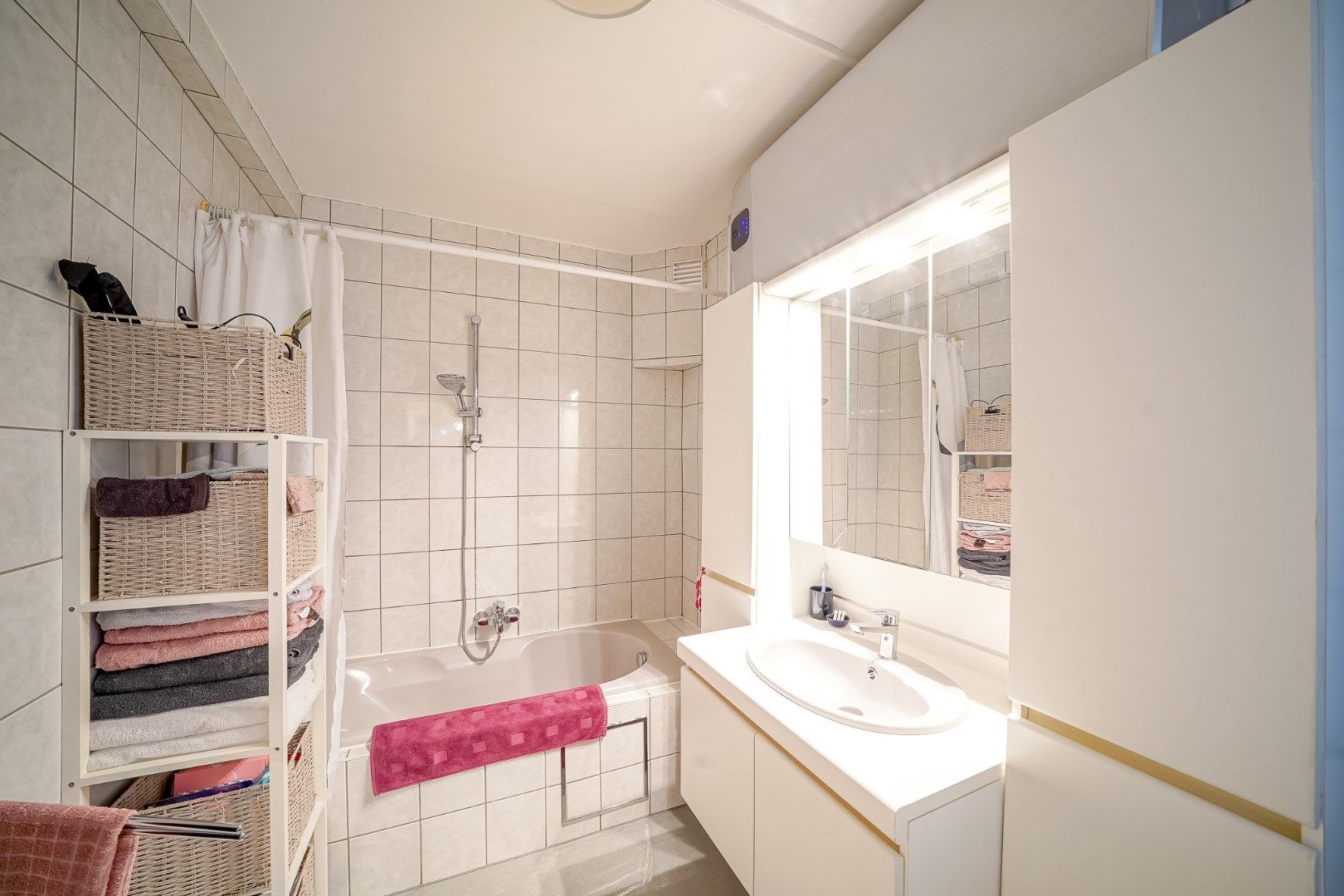 Instapklare hoekwoning met 4 slaapkamers en 4 garages foto 17