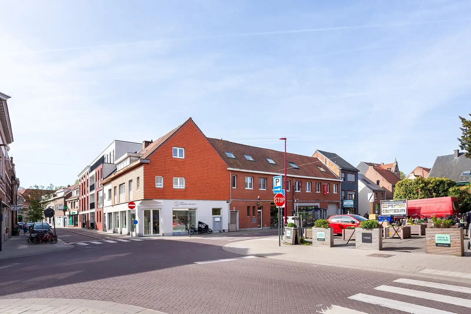 Slim wonen of zorgeloos investeren – stijlvolle nieuwbouwstudio met terras in Boechout foto 22
