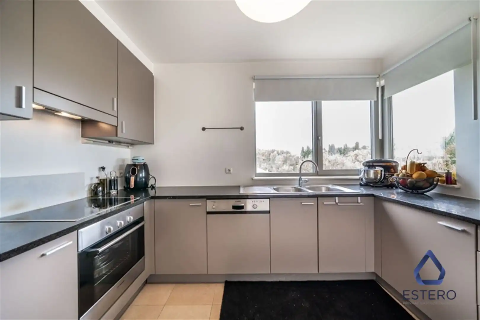 Ruim en lichtrijk appartement met 3 slaapkamers en terras foto 5