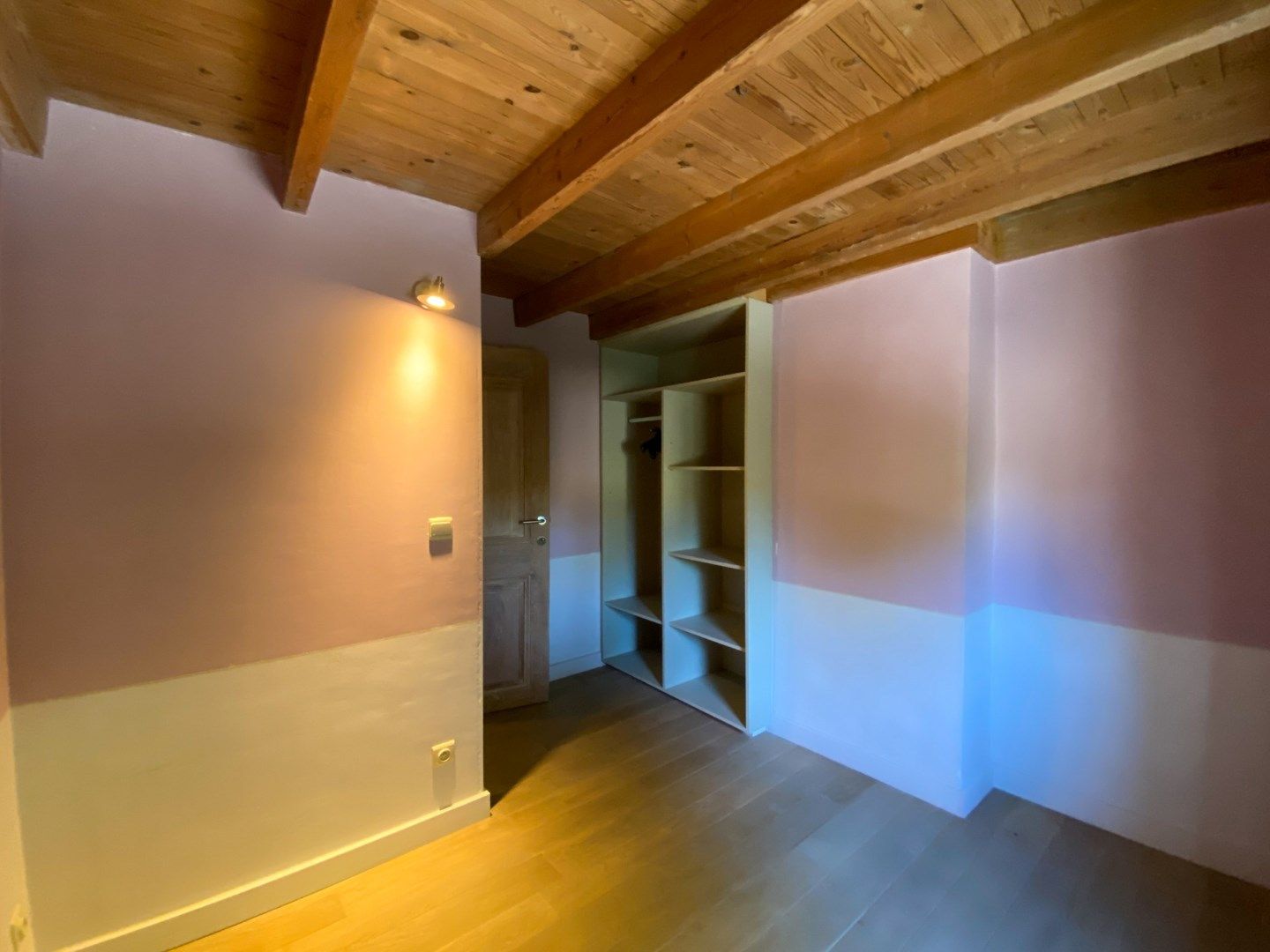 Charmante woning met 4 slaapkamers, tuin en ruime garage. foto 13