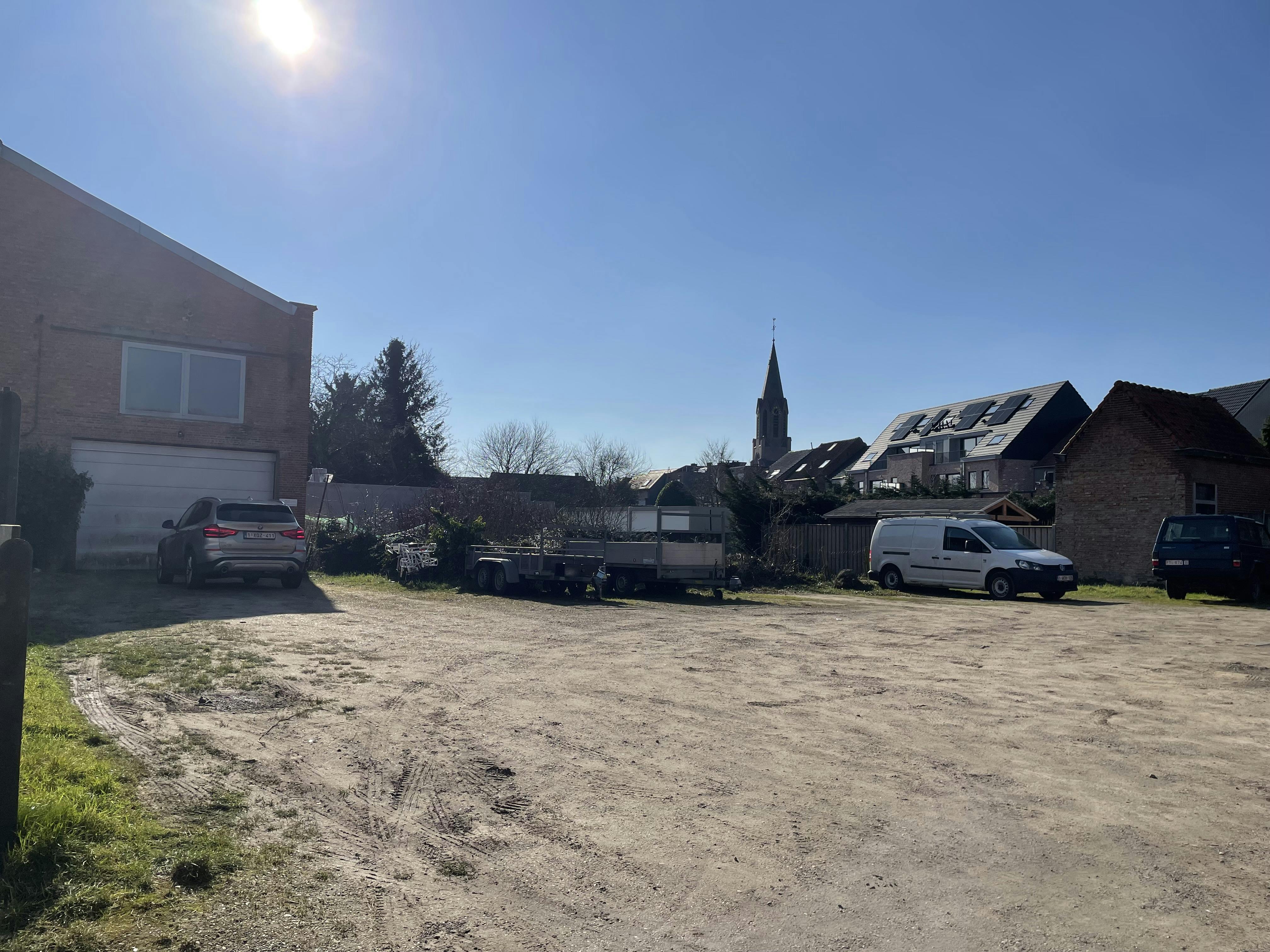 Projectgrond voor woningbouw met opslagplaats foto 2