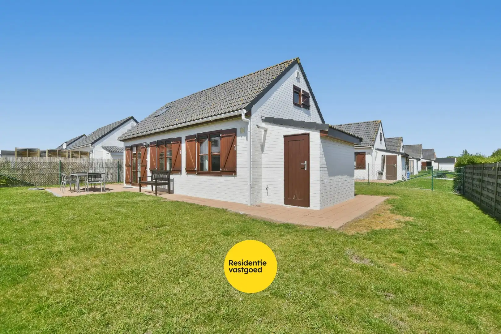 Instapklaar en gemeubeld vissershuisje met tuin en staanplaats in Harendijke! foto 3