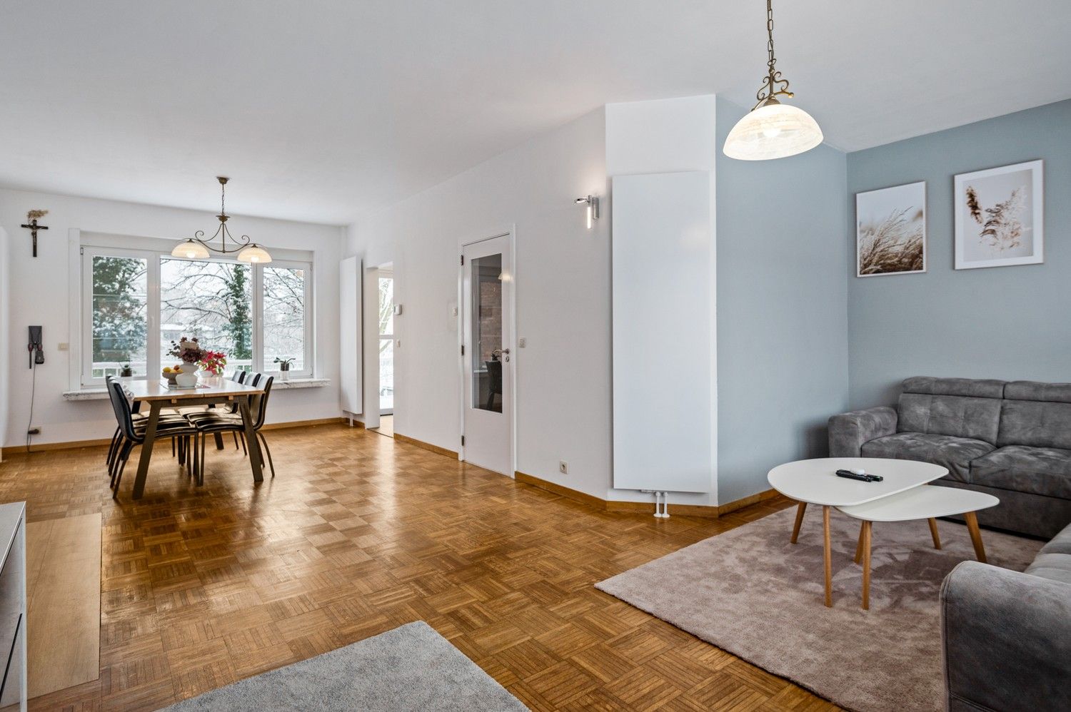 Ruime grotendeels gerenoveerde belétage met 3 slaapkamers, tuin en garage met oprit in Kapellen foto 4