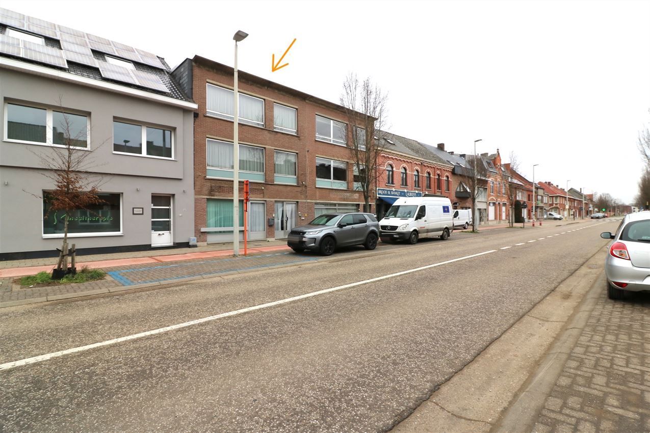 Centraal gelegen duplex appartement met 3 slpk., ruim terras en parking foto {{pictureIndex}}