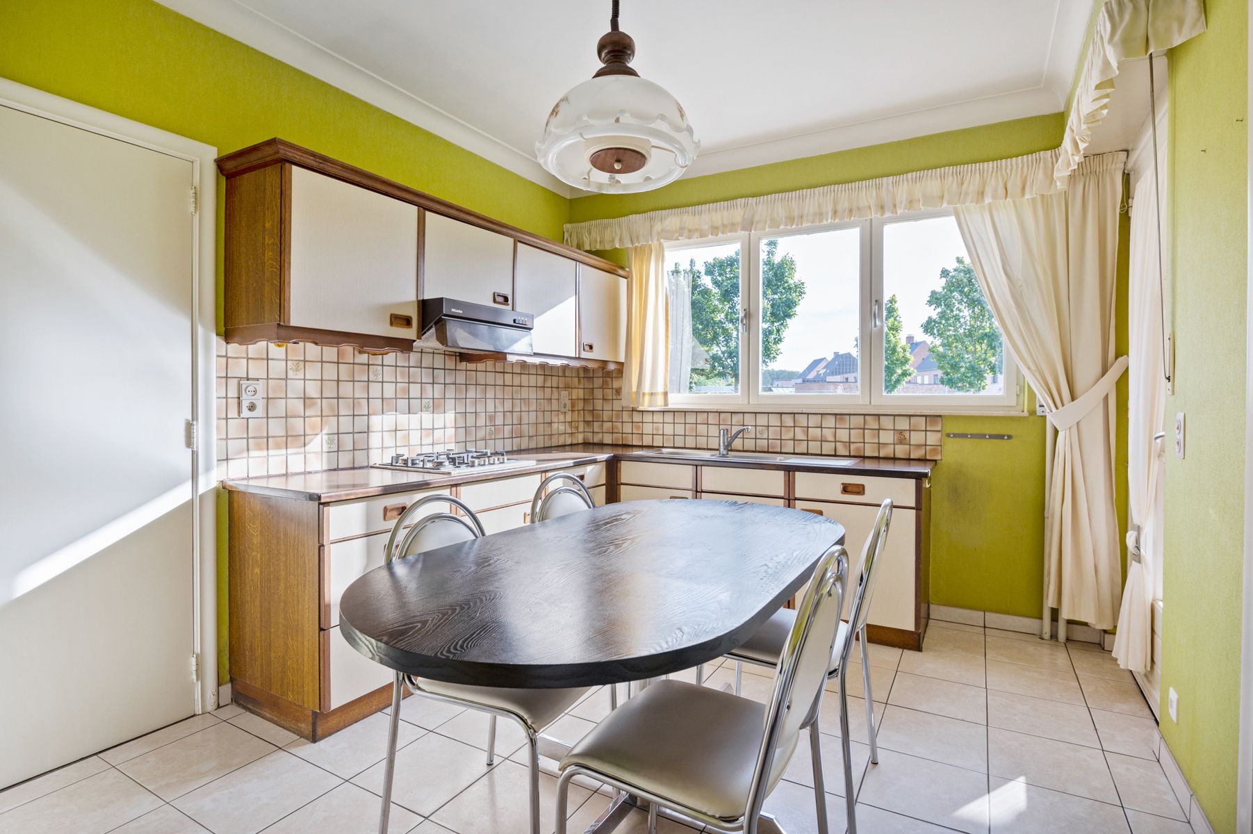 IN OPTIE. Ruime woning met 4slk's op 542 m² foto 8