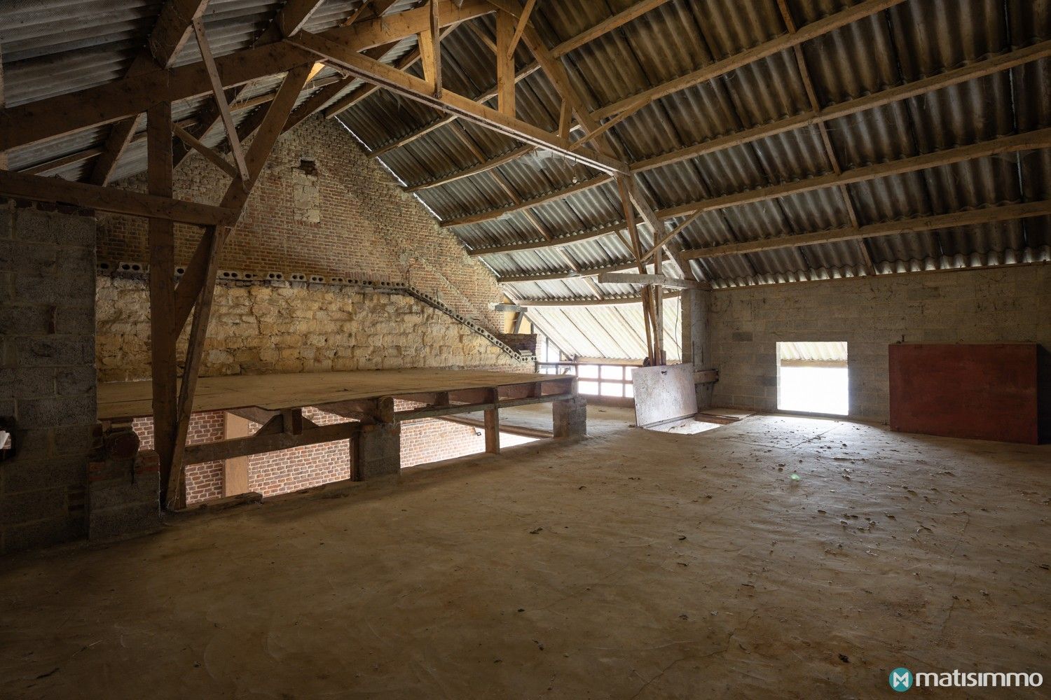 CHARMANTE EENGEZINSWONING MET POORTGEBOUW EN VEEL OPSLAGRUIMTE IN LANDELIJKE OMGEVING VAN HEES (BILZEN) foto 29