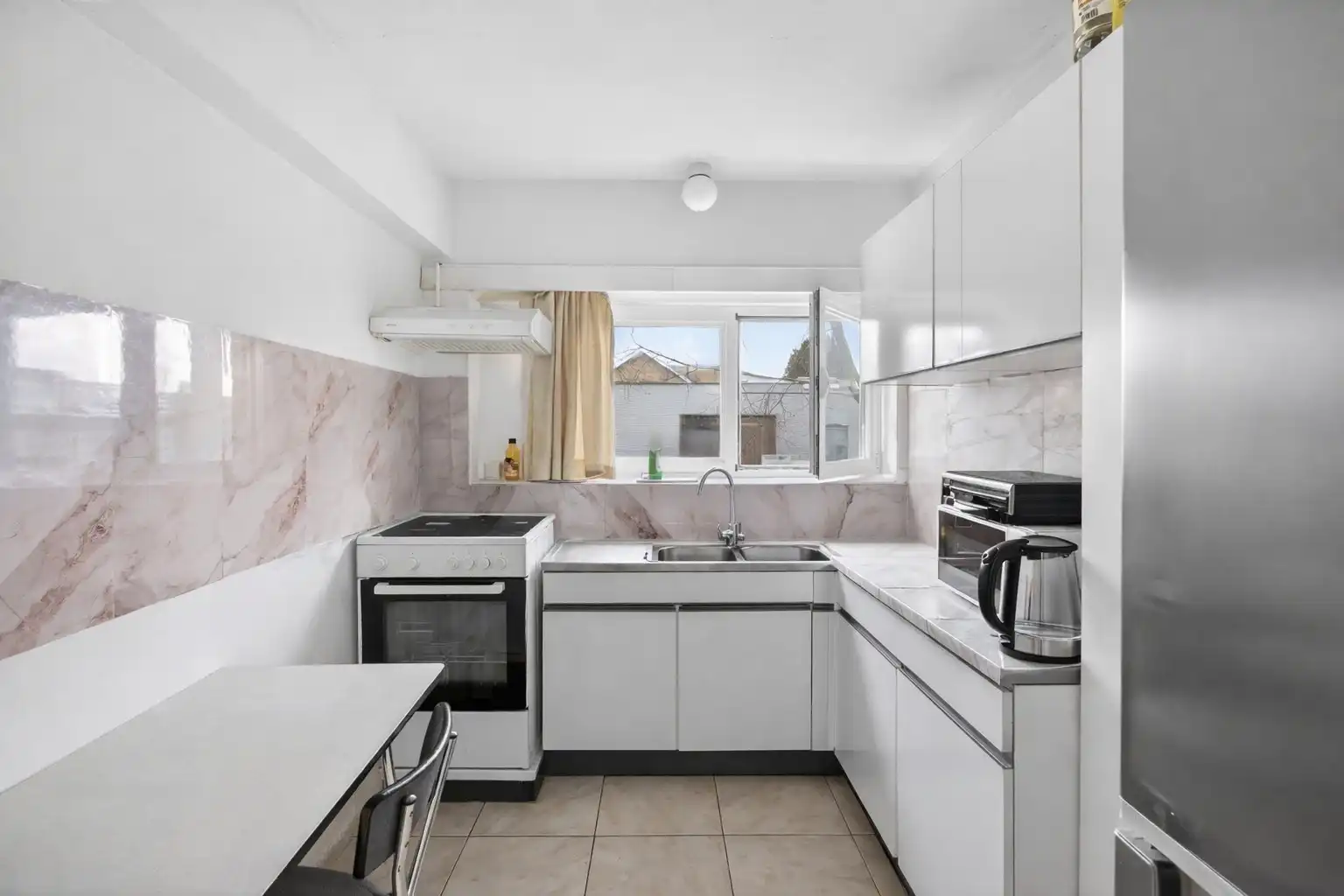 Lichtrijk 2-slpk app nabij centrum Brugge foto 5