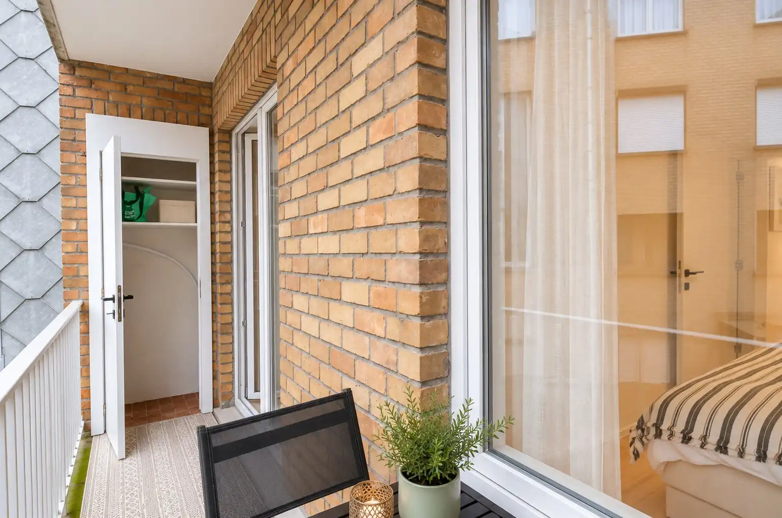 Volledig gerenoveerd appartement met een mooi zeezicht gelegen tussen het Driehoeksplein en Albertplein. foto 17