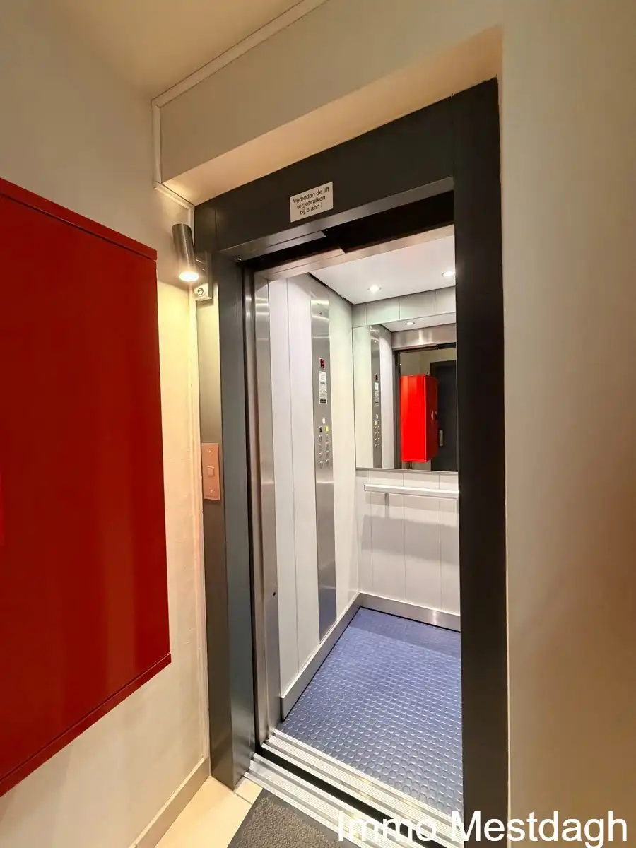 Lichtrijk en ruim appartement met 3 terrassen en autostaanplaats in het centrum van Diest foto 4