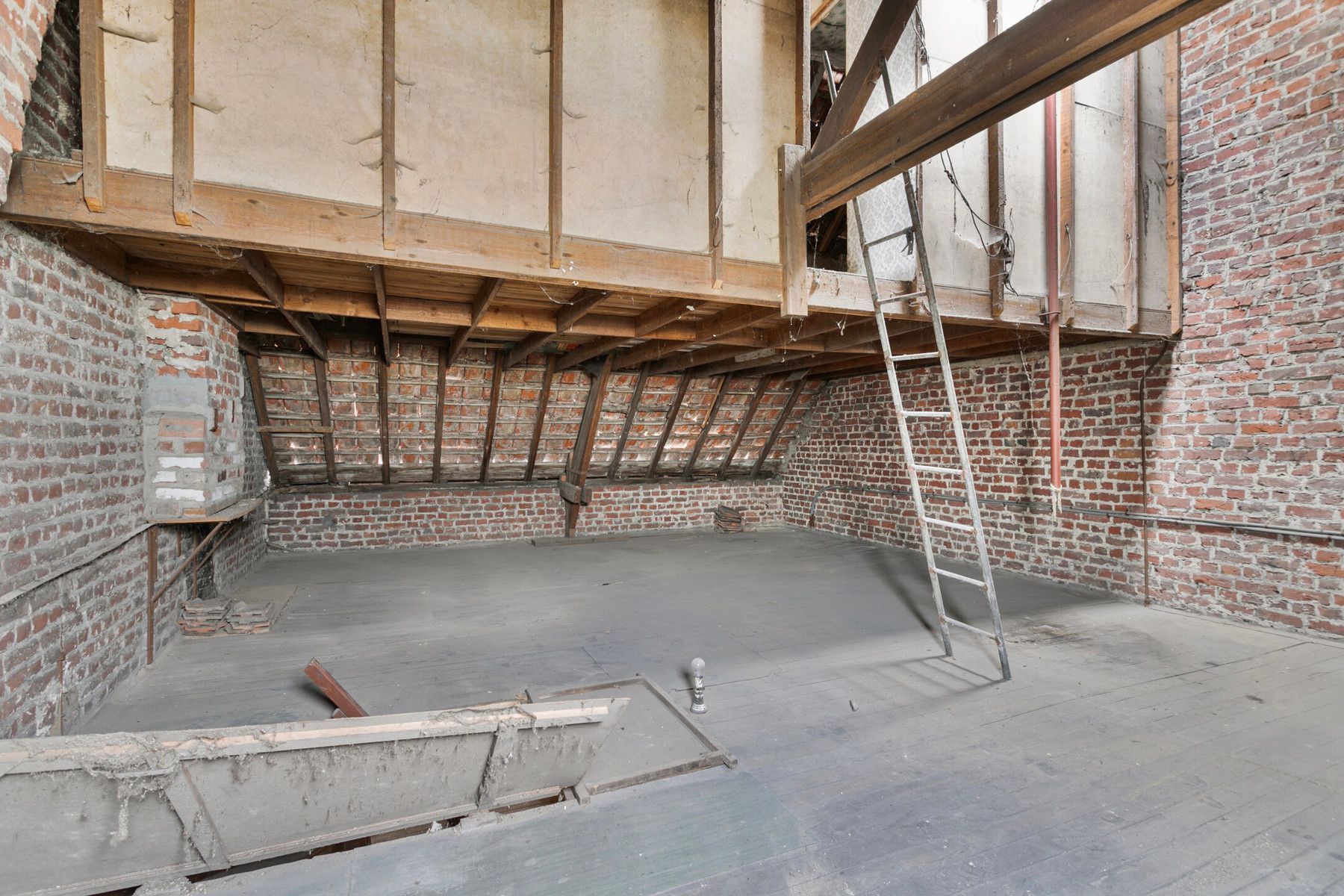 Te renoveren woning met zeer grote garage ! foto 16