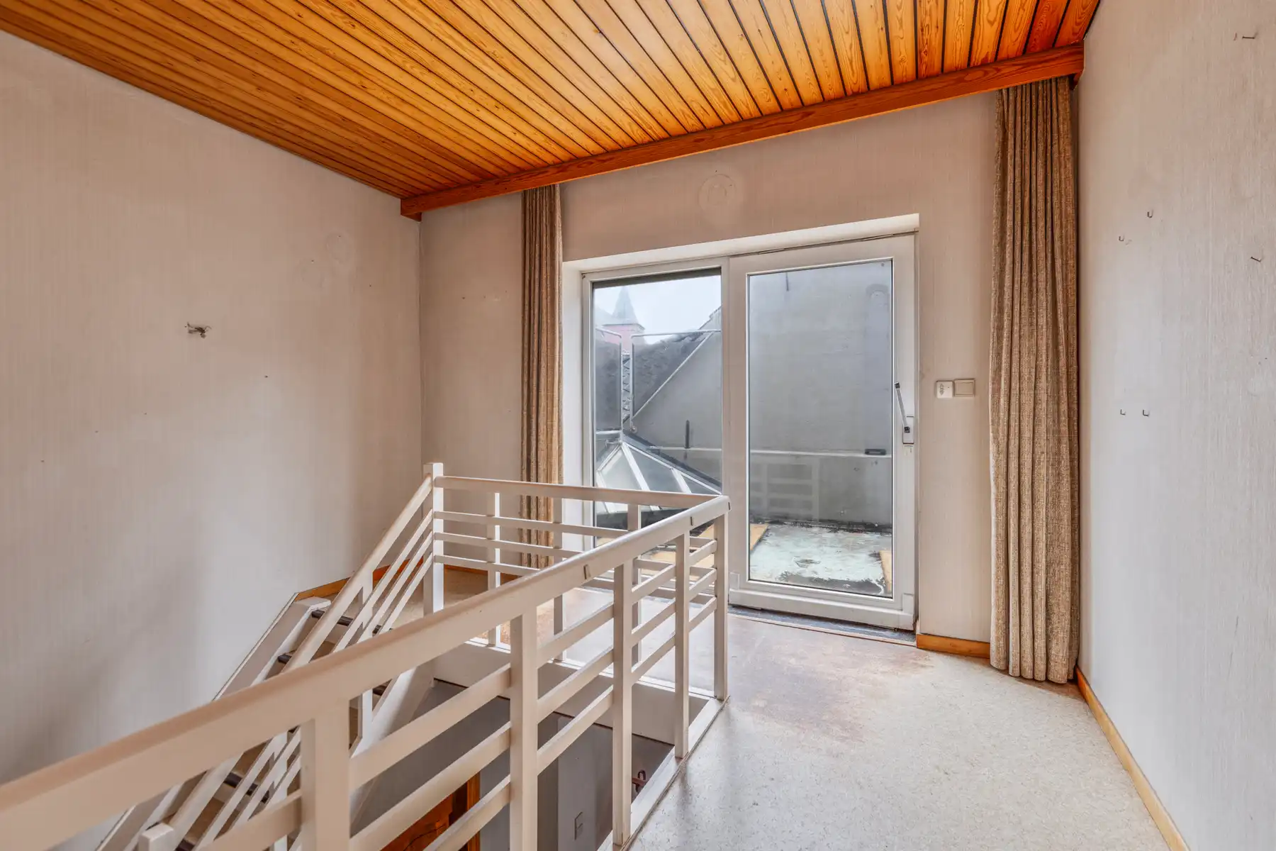 Handelszaak en ruime woning (4 slpk.) in hartje Maaseik.  foto 30