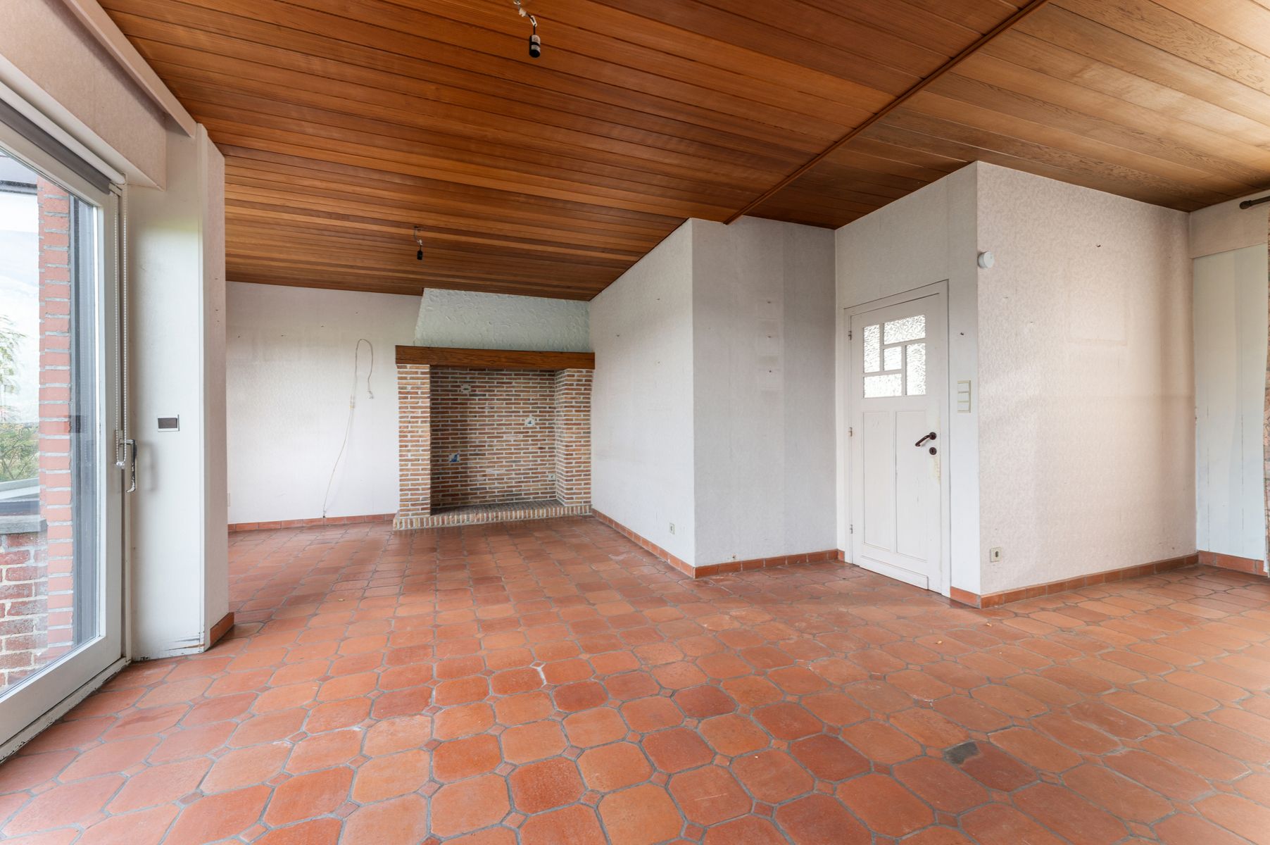 Te renoveren woning met uniek verzicht op 639m² foto 11