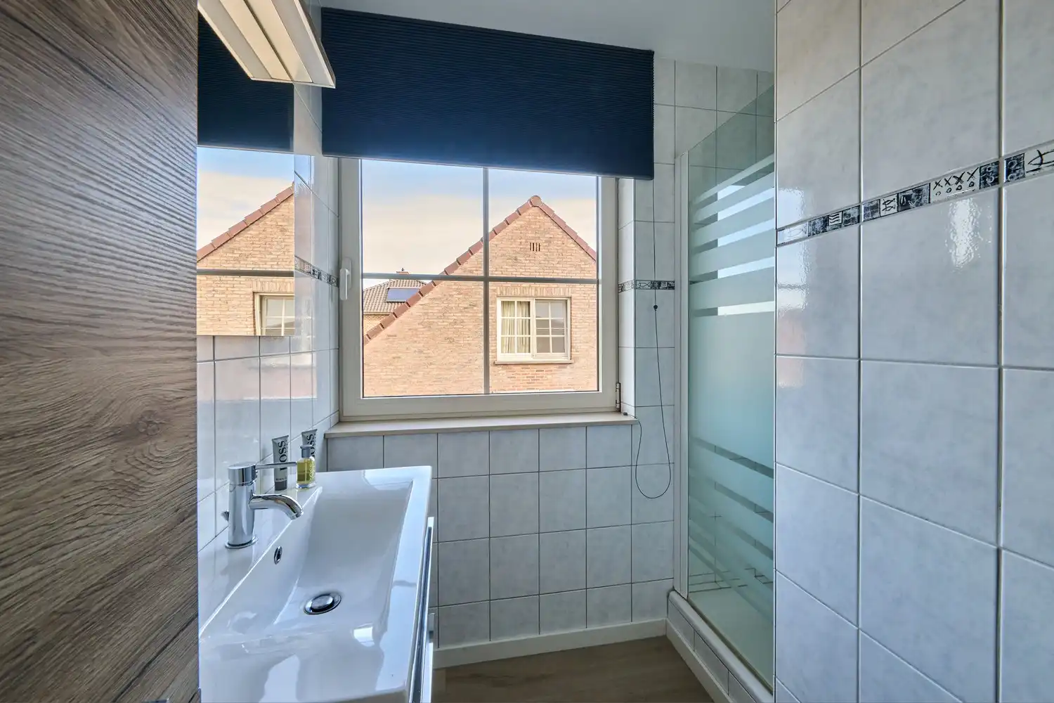 Prachtige instapklare villa met heerlijke leefruimtes voorzien van alle comfort, 4 slaapkamers, 3 badkamers, een perfect aangelegde tuin in alle privacy foto 10