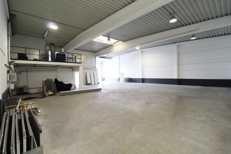 Bedrijfsgebouw op strategische ligging te huur in Roeselare(Beveren) foto 6