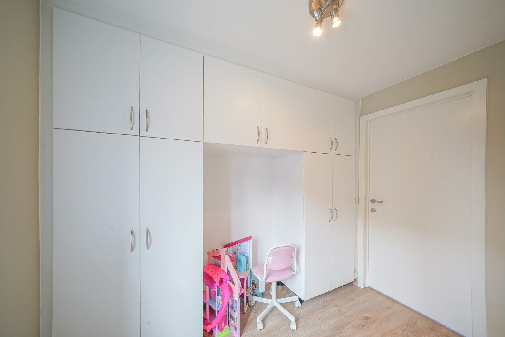 Instapklare rijwoning met 3 slaapkamers in centrum Oudenburg foto 19