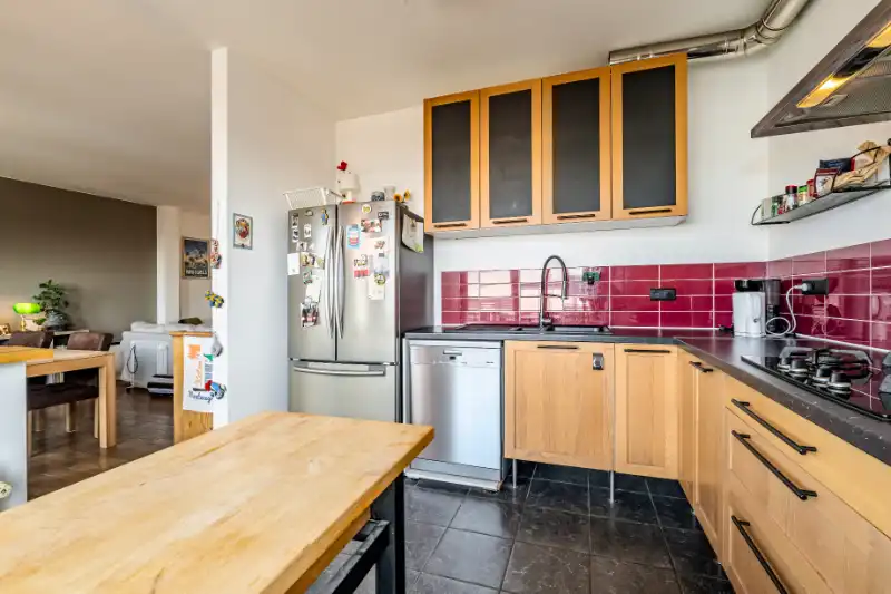 --- NIEUW --- Gunstig gelegen lichtrijk appartement met 2 slaapkamers. foto 6