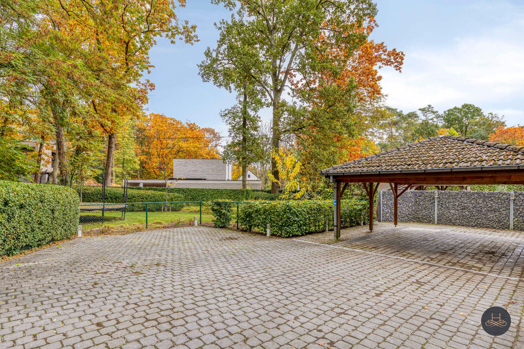 Indrukwekkende groen gelegen villa met zwembad en poolhouse  foto 4