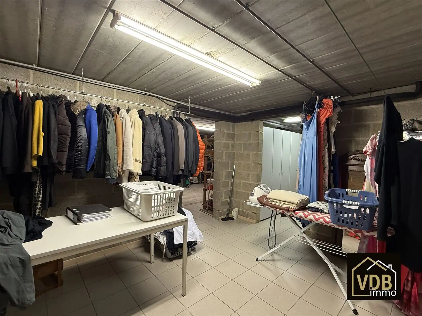 Instapklare halfopen bebouwing met 3 slaapkamers foto 93