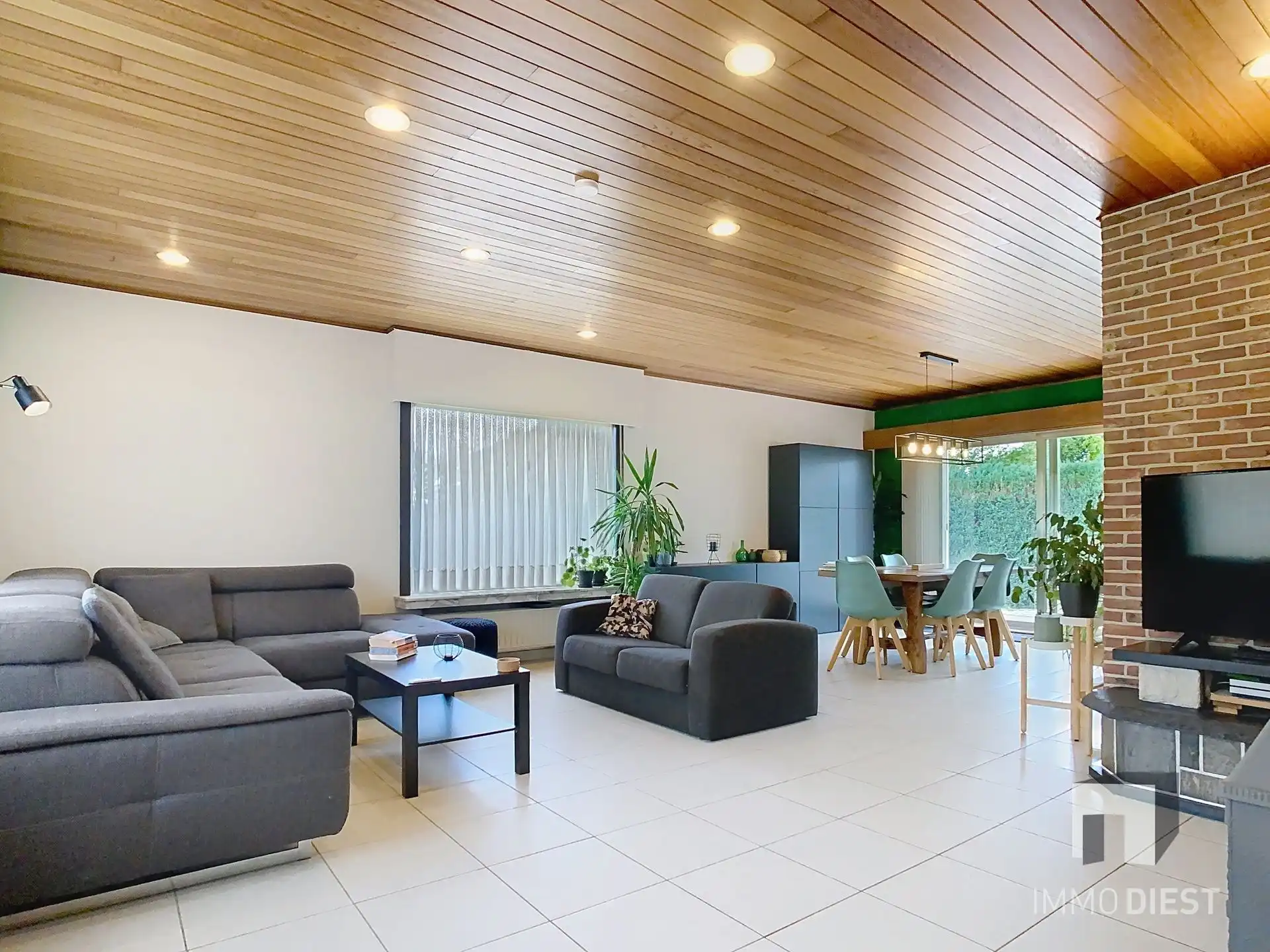 Gelijkvloerse instapklare woning met grote tuin op ca. 39a foto 9