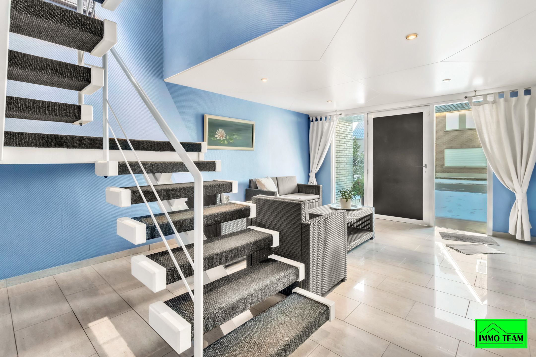 Ruime 2-gevelwoning met garage, tuin en 3 slaapkamers foto 3