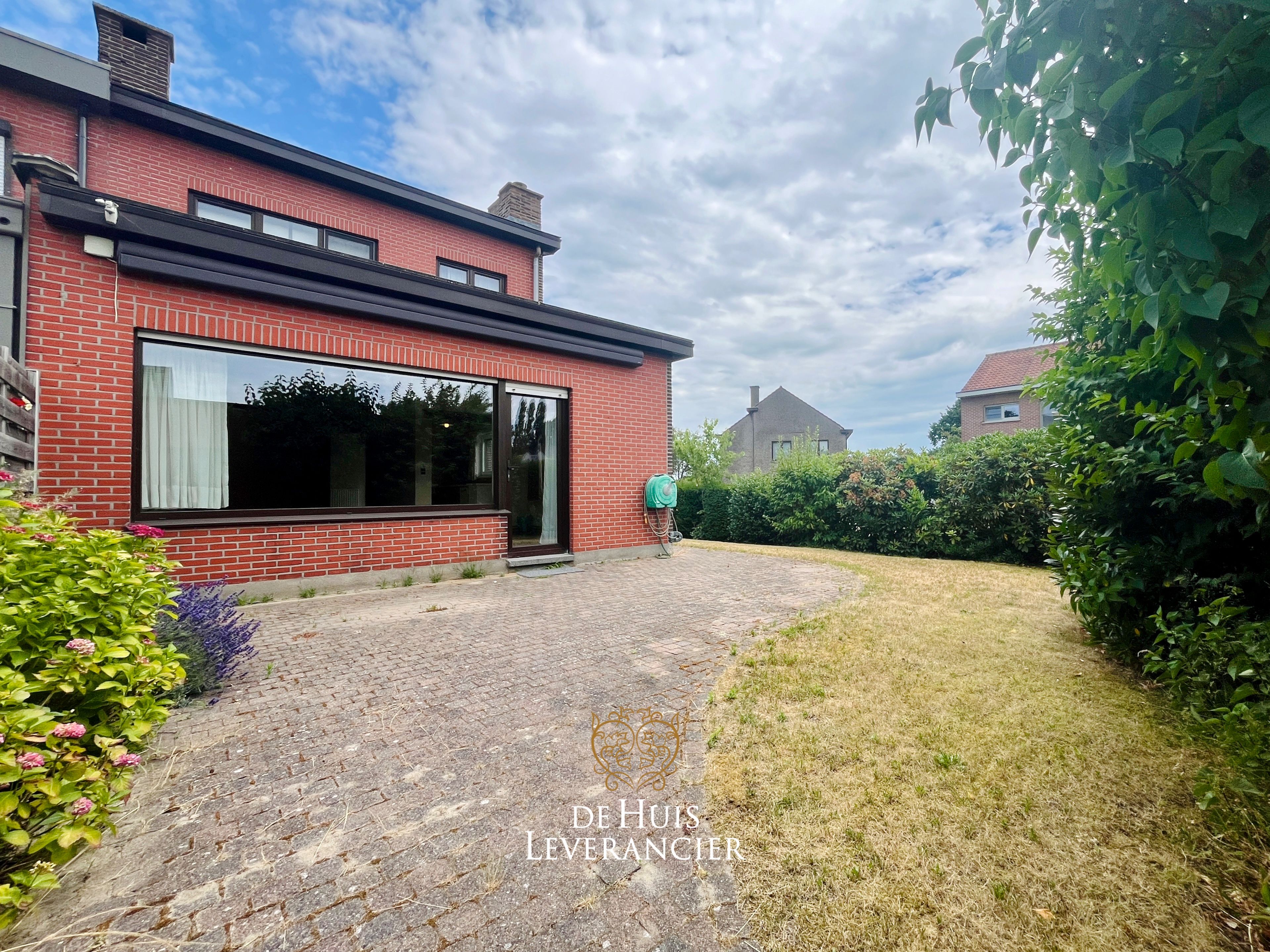 Een huis met potentieel in een buurt met toekomst ! foto 2