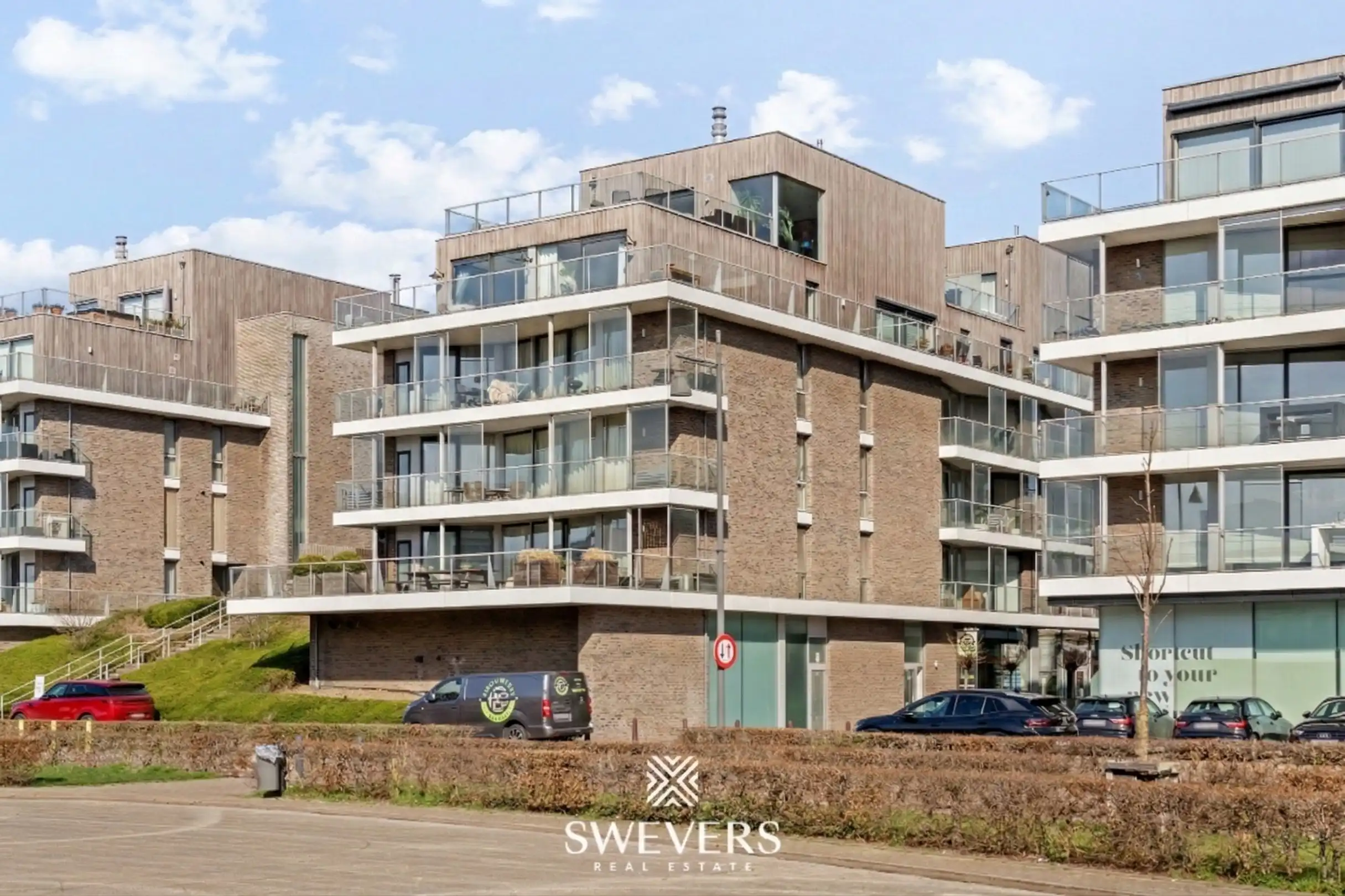 Luxueus penthouse van 204 m² met uitzonderlijke terrassen en panoramisch zicht in Hasselt foto {{pictureIndex}}