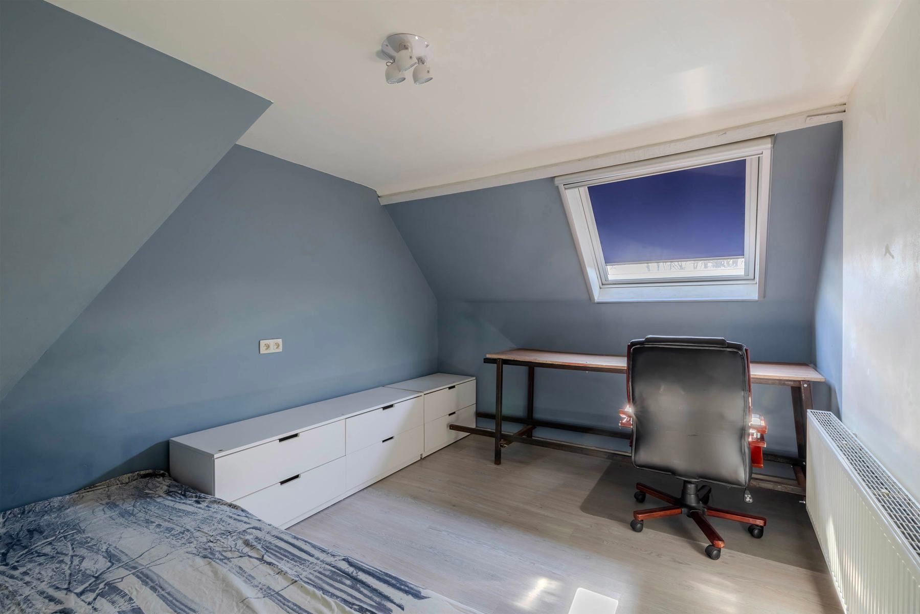 OB met o.a. 5 slaapkamers, 2 badkamers en ruim magazijn foto 25