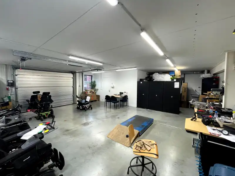 Recent gerenoveerd kantoor met magazijn en 2 privatieve parkeerplaatsen op toplocatie in Melle foto 11