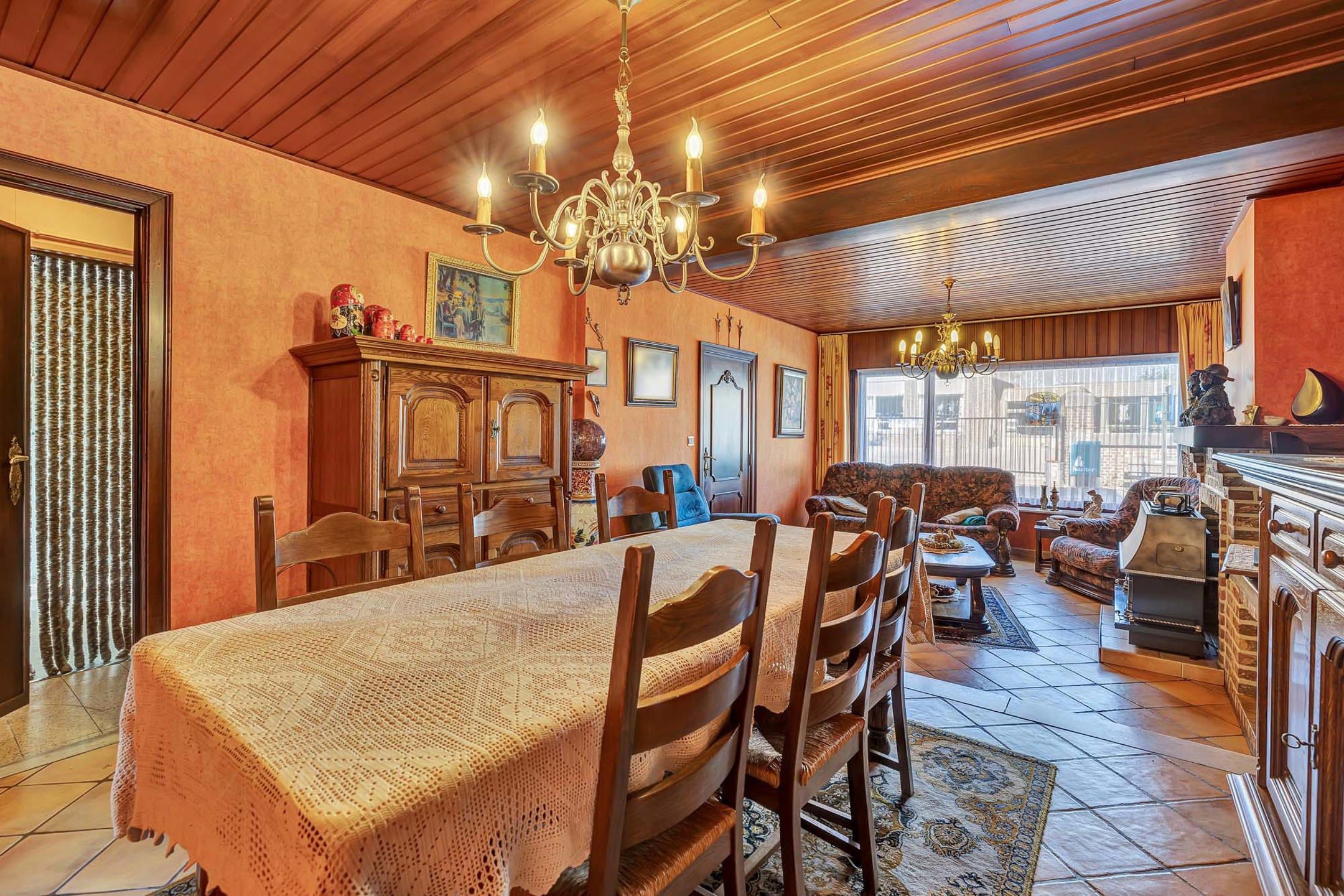 Charmante woning met 3 slpk met garage/(kleine)handelsruimte foto 6