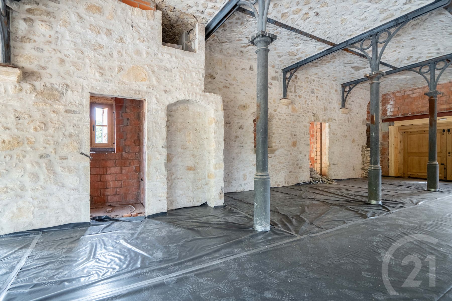 Prachtige en idyllisch gelegen hoeve (casco) op 4 hectare! foto 22