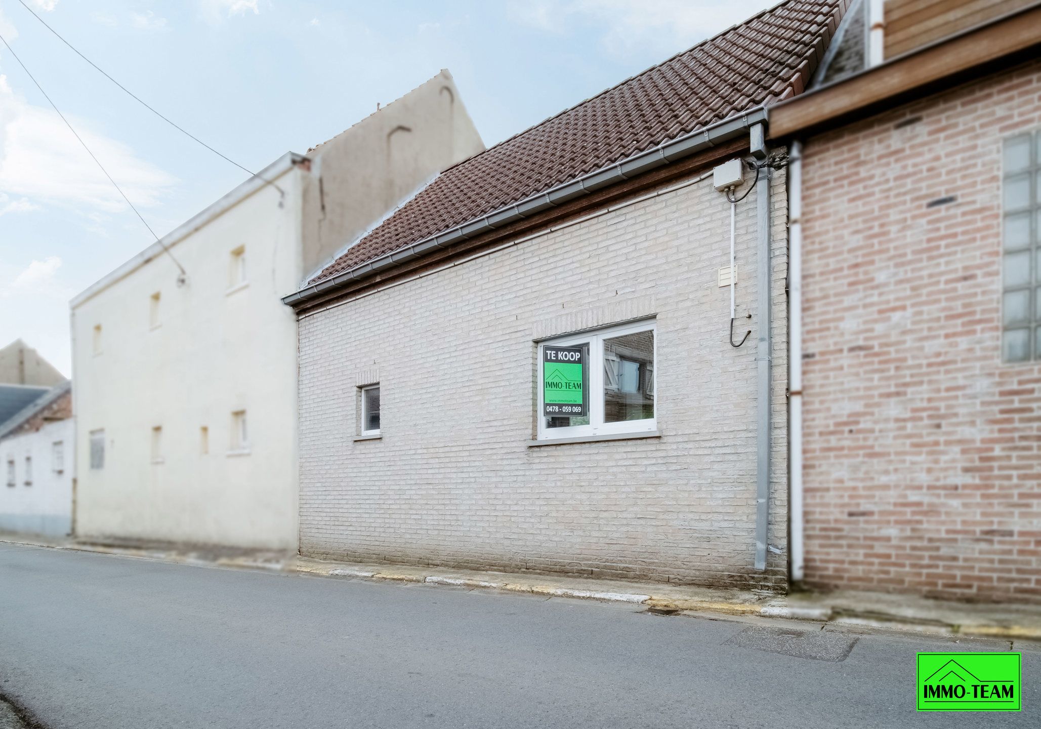 Instapklare 2-gevelwoning met parkeerplaats nabij centrum foto 15