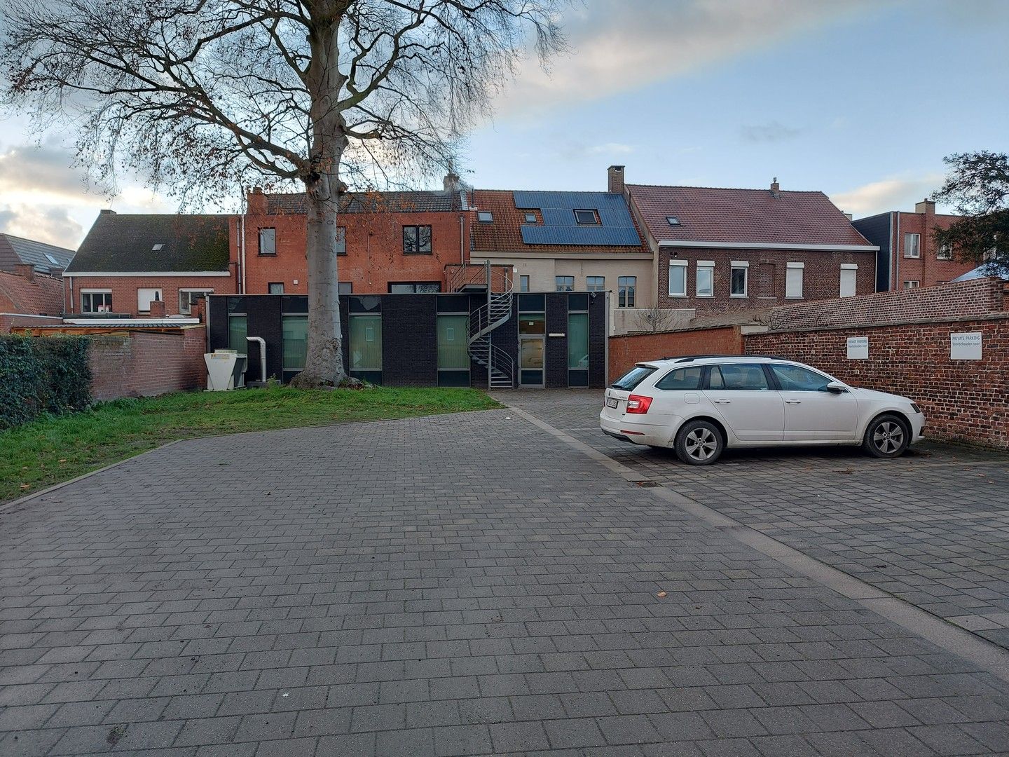 HANDELSGELIJKVLOERS IN CENTRUM OP 887m² foto 15