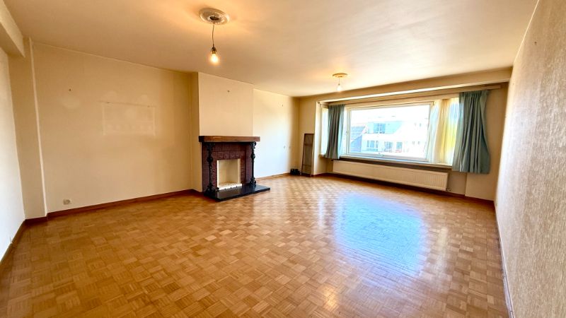 Gezellig en verrassend ruim appartement met 2 slaapkamers en veel potentieel in het hart van Deinze foto 2