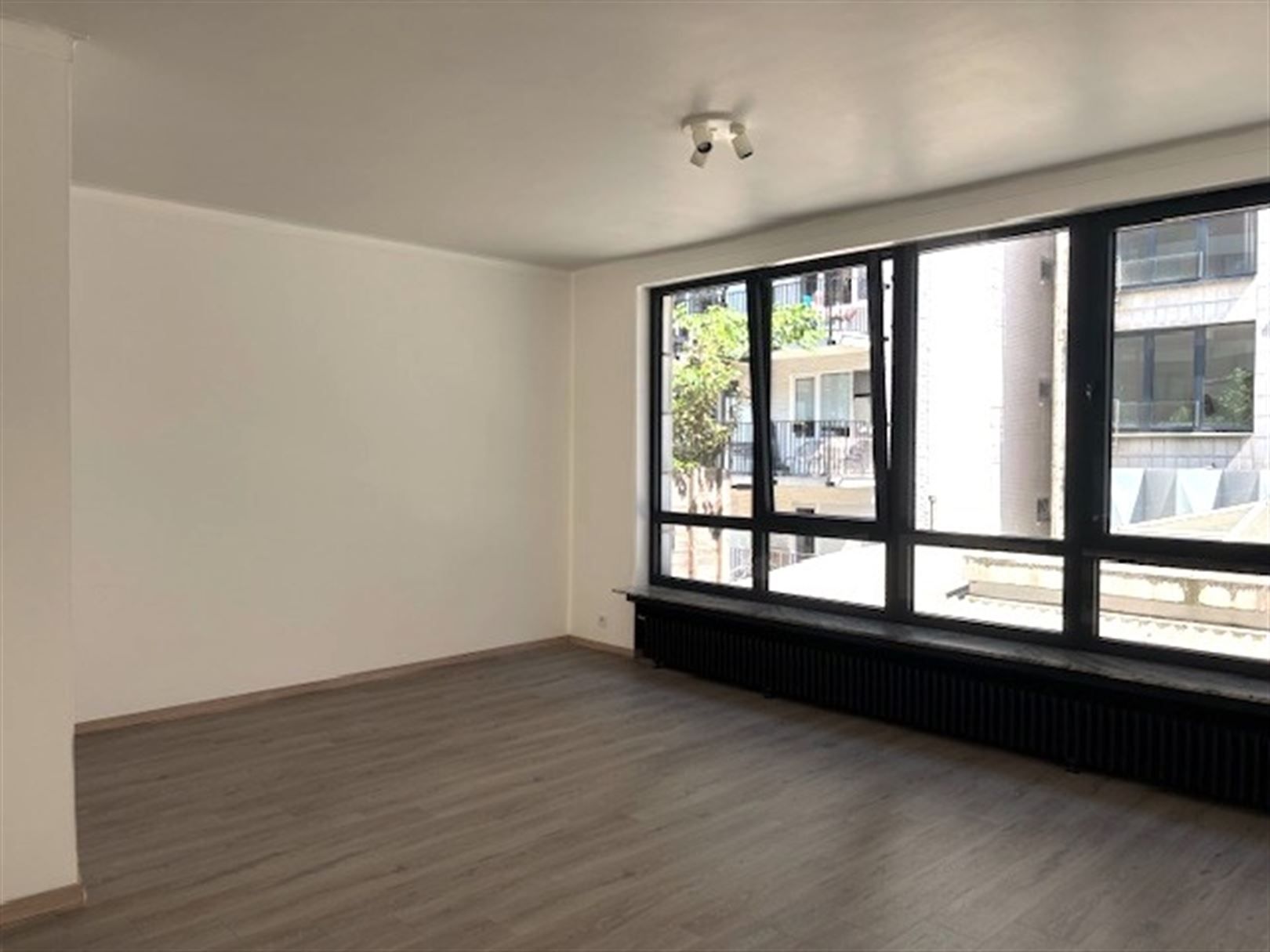 Gloednieuw gerenoveerd appartement in centrum Antwerpen foto 4