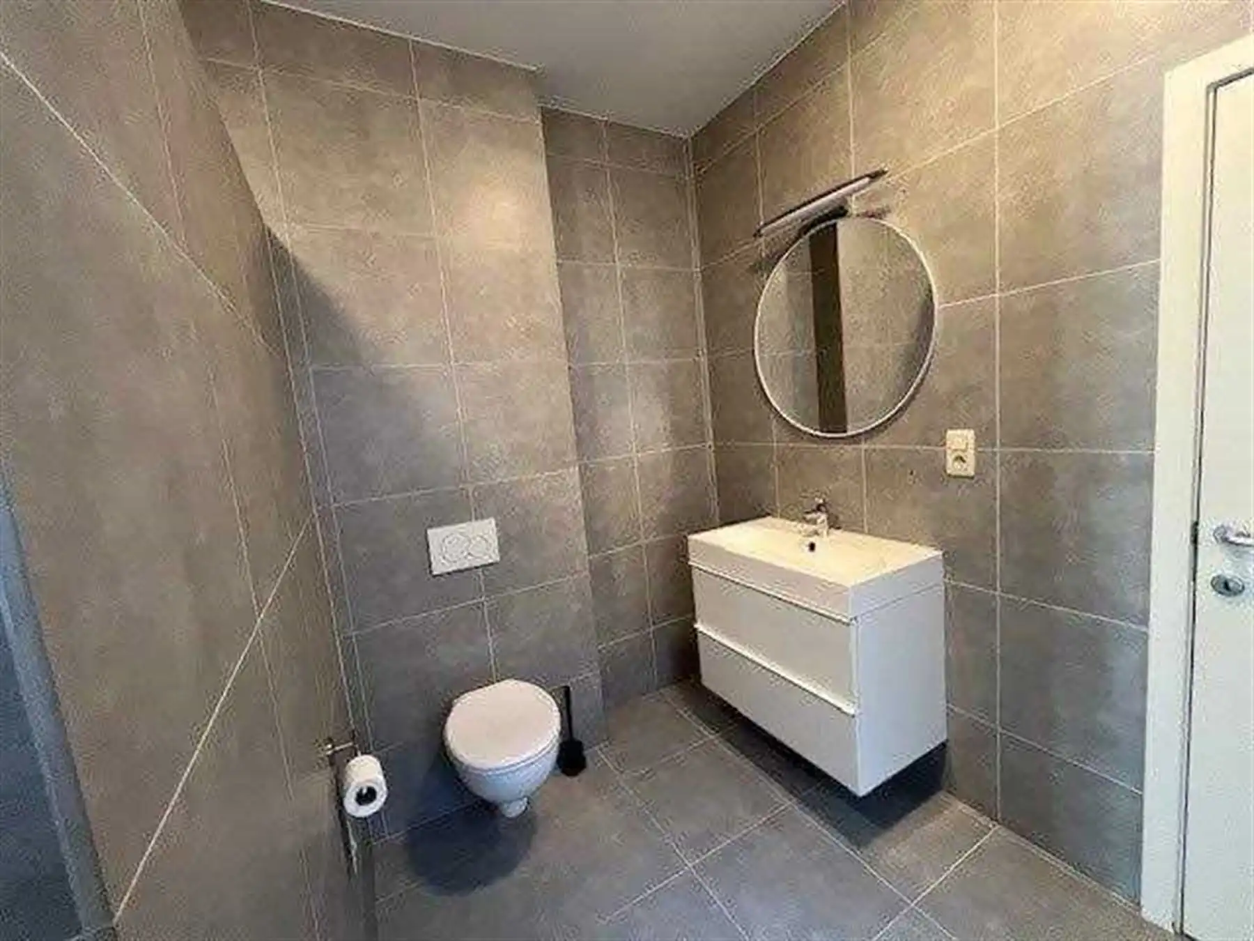 Woning met 3 verhuurde units en ruim magazijn met aparte toegang foto 5