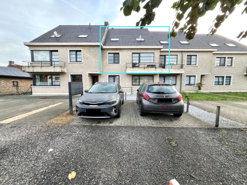 INSTAPKLAAR APPARTEMENT OP 1° VERDIEPING MET RUIM TERRAS foto {{pictureIndex}}